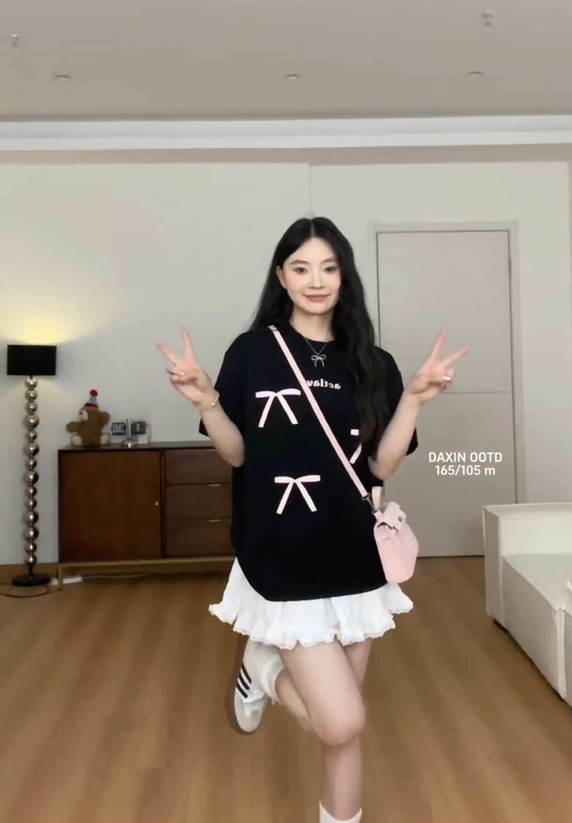 kaos wanita korean style busur oversize hitam putih.#wanita #korean #kaos #busur #koreanstyle #baju #tshirt 