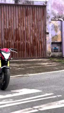 QUE MOTO MEUS AMIGOS ❤️ . . . . . . #HORNET #hornet600 #hornetao #600 #ya #drake #videoviral #sonho #viral_video #META #hon #honda #tik_tok #viral_video #vudeoviral #moto #vermelho 