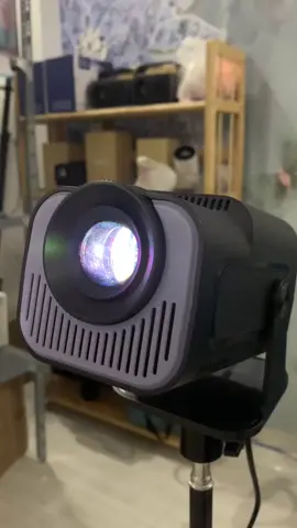 Em máy chiếu HY320mini đa tính năng, xem được bóng đá, kênh giải trí khoong vướng quảng cáo, đa năng từ học tập đến giải trí 😘 #maychieu #maychieumini #projector #trending #viral #hottrend #xemphim #salecuoinam #reviewmaychieu #maychieuminifullhd #trend #trendingvideo #trendingsong #trendingtiktok #tieudung 