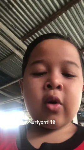 Modus kali si adam ini ah,,tinggal mintak duit sama nenek nya aja pun pakek jelek2kan mmk ny dulu😂