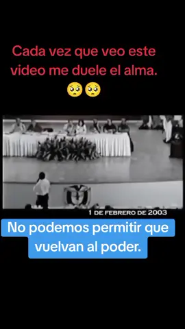 #uribeparaco #colombianos🇨🇴 #petristas #gustavopetro #petropresidente #uribe #uribe  cada vez que veo este video me duele el alma.🥺 No podemos permitir que vuelvan al poder.🥺