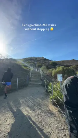 My favorite place for a perfect Sunday 🙏🏽 Trying to get to the top in 5 minutes 🫠 lol  #Fitness #weightloss #Hiking 