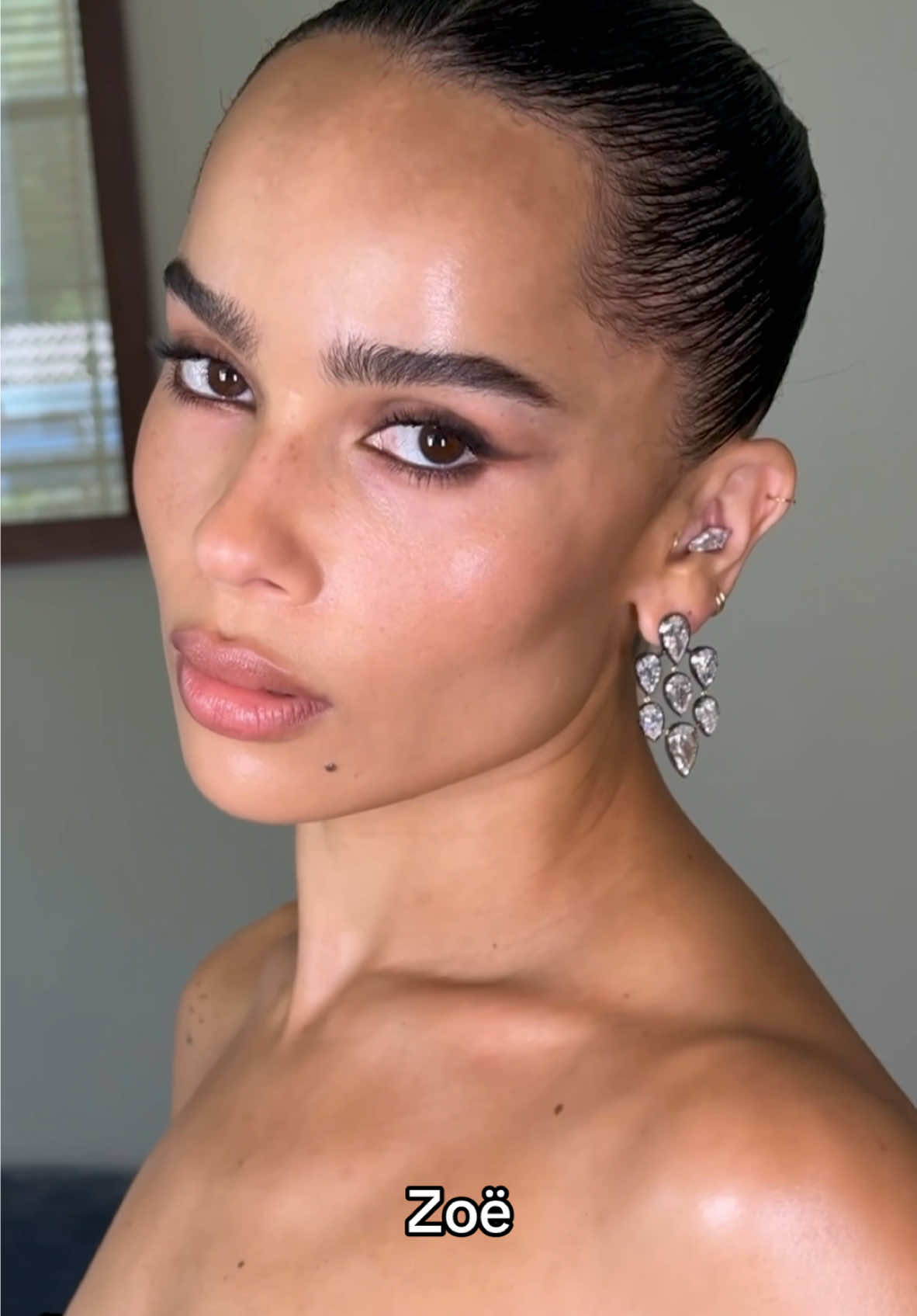 Golden Globes glam 🖤 #zoekravitz #goldenglobes #fyp 