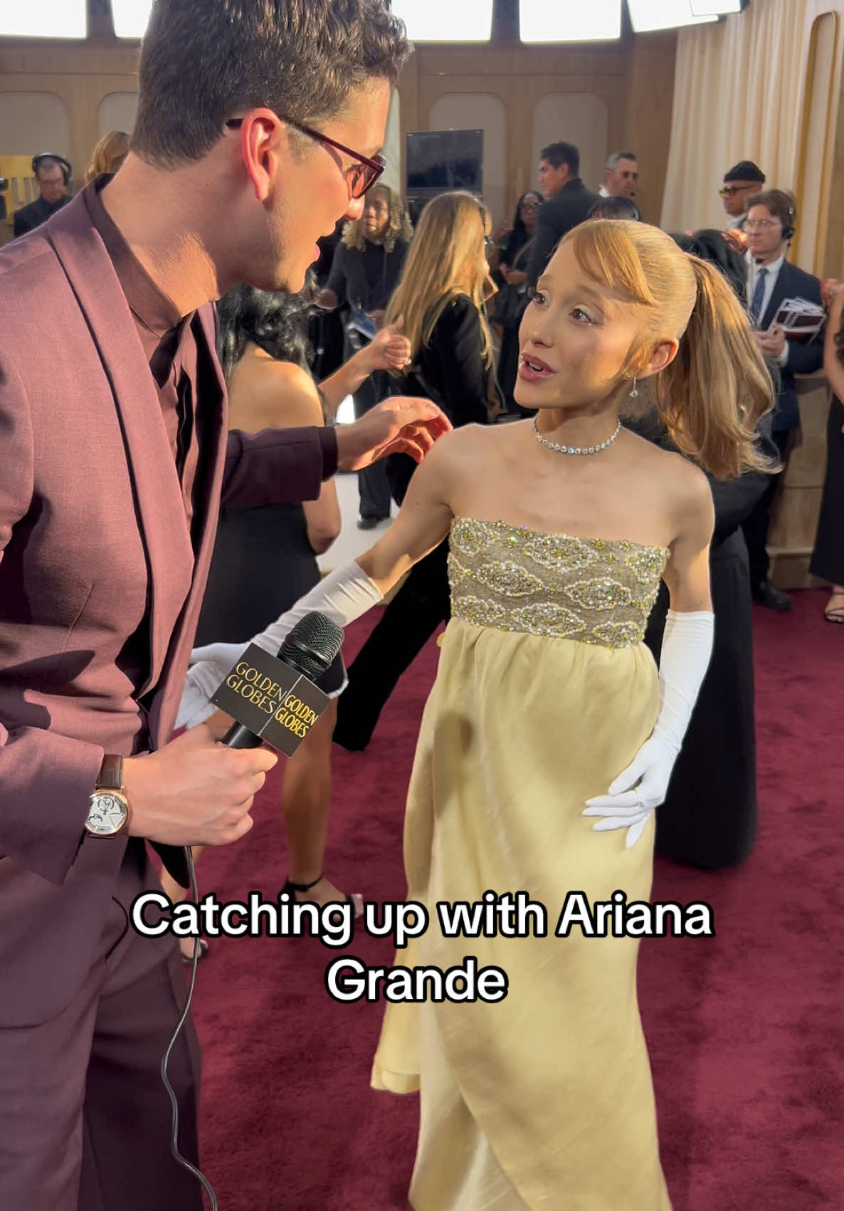 Catching up with Ariana Grande at Golden Globes! #arianagrande #wicked #popular #glinda #goldenglobes 