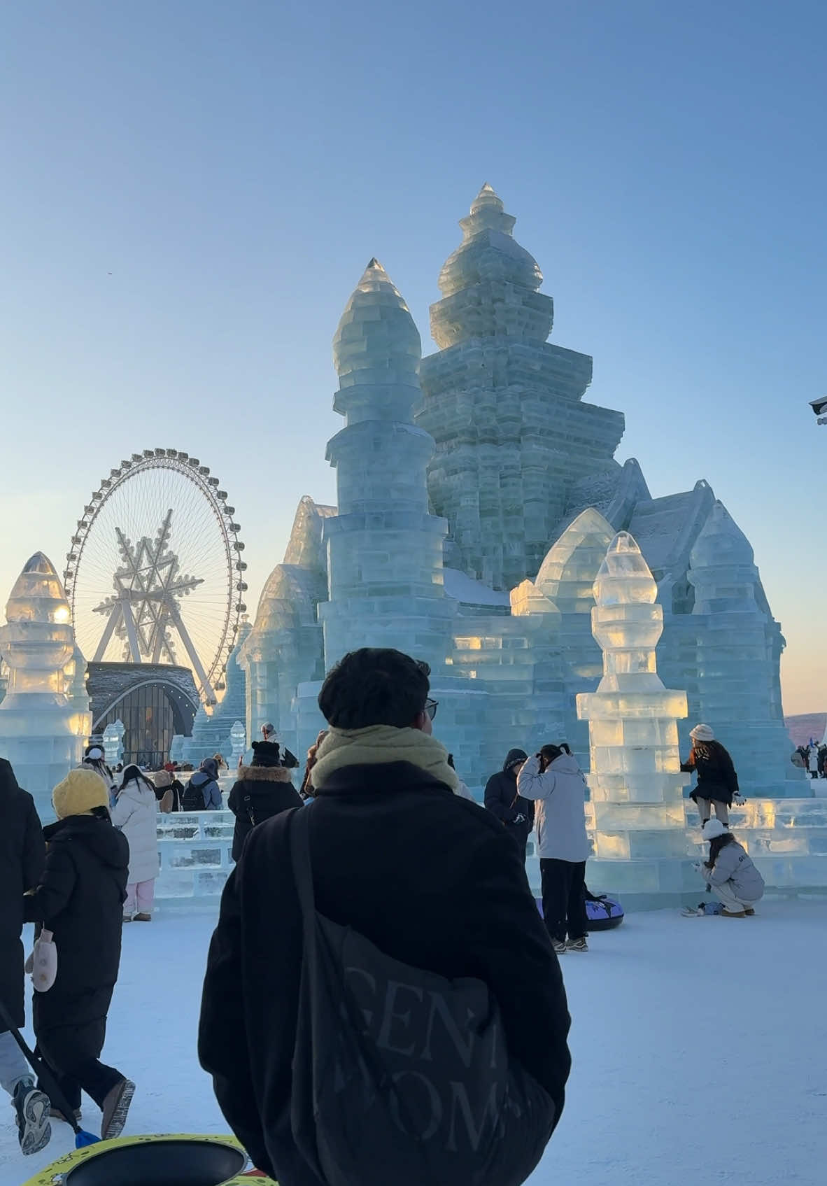 📍Harbin,China🇨🇳  Selesai trip 5hari 4malam di harbin,aidil tak pernah sangka di china ada tempat macam ni btw if korang ada hasrat nak pergi harbin please be smart dan ready itinerary yang betul supaya tak bazir masa dekat sana,pakaian kena betul proper kat sini suhu extreme tau -20🥶❄️ kalau tak memang membeku la korang hehe.Let's travel bestie!!✈️ #fypシ゚ #traveltiktok #travelmurah #jomtraveldil #fypmalaysia #healing #harbin #harbinchina #tripharbin 