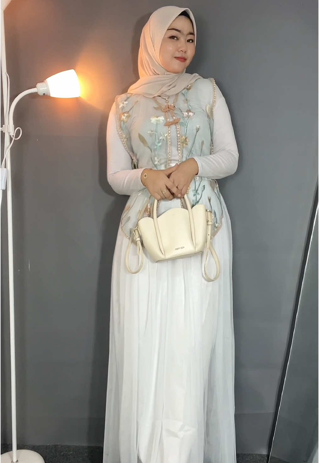 Rekomendasi oneset yg aku pake cek kranjang kuning sekarang juga ya kak moms 😍😍🥰 #OOTD #outfit #fyp #oneset 