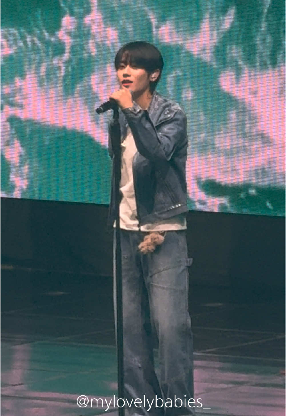 241229 설레는 미소로 무대하는 금동현 실존 #epex #이펙스 #청춘결핍 