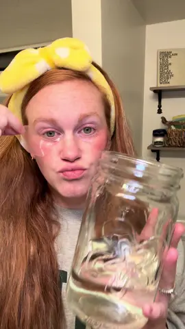 Go treat yourself and recover from the chaos that is the Holiday season with these starry eye masks! They feel amazing and there are over 66 pairs in there! So worth it. I love a little self care🫶 #eyemask #antioxidents #depuff #undereyecircles #fyp #SelfCare #skincare 