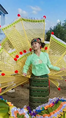 🦜 တၢင်းၵႃႈ ၼူၵ်ႉႁၢင်ႈလီဢွၼ်ႇ လုၵ်ႈႁဵၼ်းလူင်လွႆပရႁိတ ဝဵင်းတူၼ်ႈတီး 🌸  #beautifulculture #ၼူၵ်ႉႁၢင်ႈလီ #လုၵ်ႈႁဵၼ်းလွႆလူင်ပရႁိတဝဵင်းတူၼ်ႈတီးၶႃႈ🥰🥰 #ရှမ်းမလေး💗💗🥀🇱🇹 #beautifulgirl #ၼၢင်းမူဝ်မူဝ်ၶမ်းဢေး #kevinkhur #shanromeo #foryou 