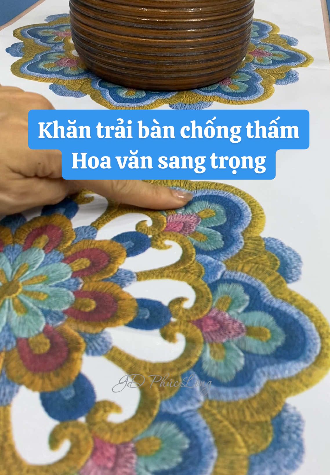 Khăn trải bàn chống thấm hoa văn 3D sang trọng #giadungphuclong #samtetbaovui #tiktokshoptet #khantraiban #khantraibanchongtham #tamtraiban 