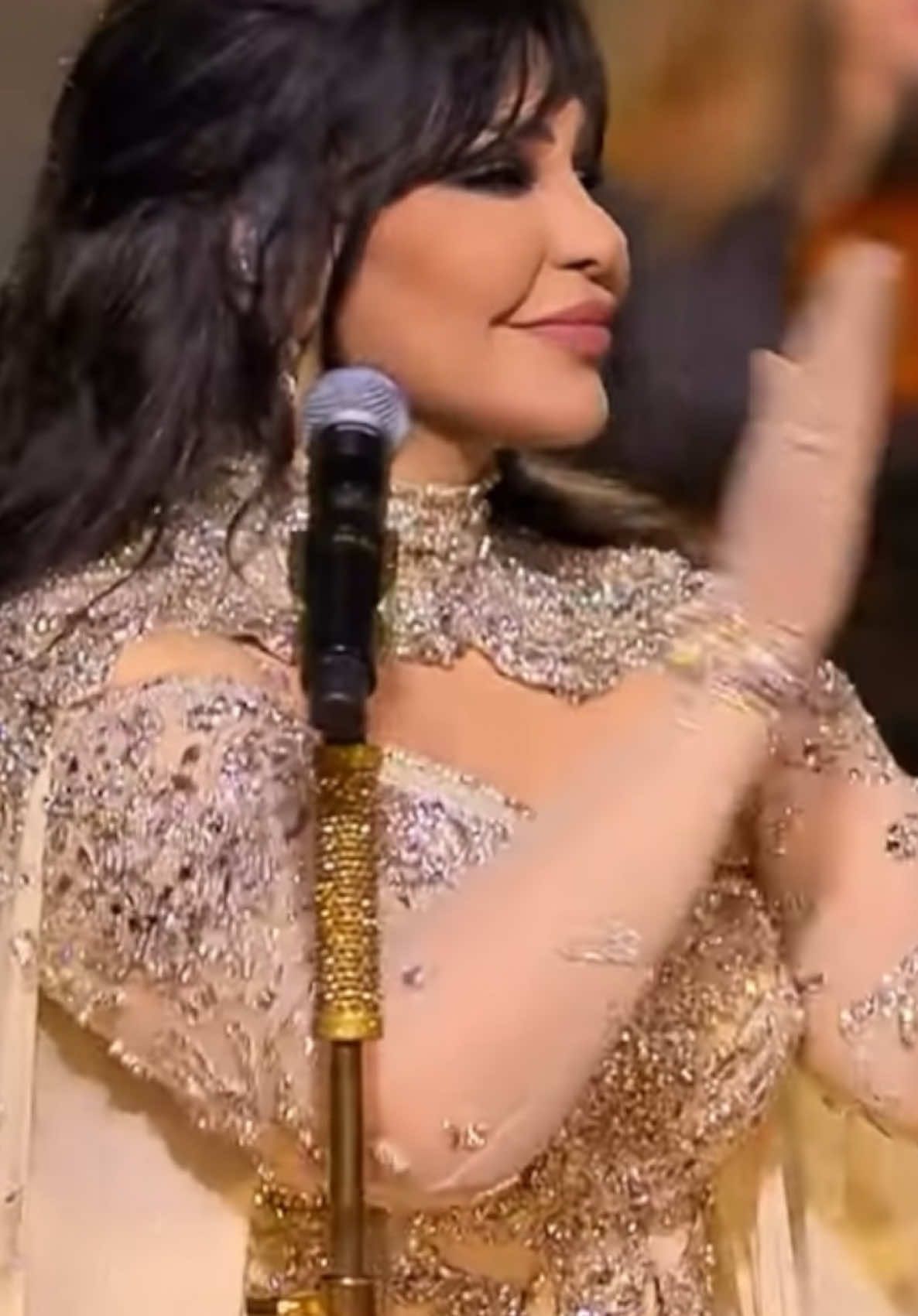 مابه جديد إلا انت!                                   @Ahlam Alshamsi #احلام #احلام_فنانة_العرب #الملكه 