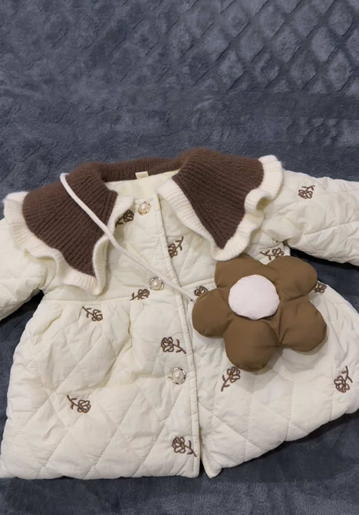 Áo phao trám tặng kèm túi đi kèm xinh lắm ạ#xuhuong #aokhoac #embe 