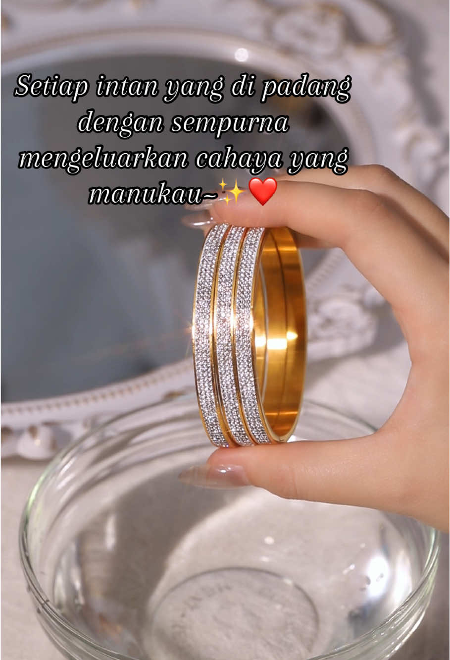 Anda ingin terlihat seperti bintang di setiap acara?Gelang penuh intan kami adalah jawapannya!🤩❤️😍#gelang #zircon #bracelet #design #design #jewelry #OOTD #shiny #❤️ #gift #💞 #fyp #foryou #✨✨✨ 