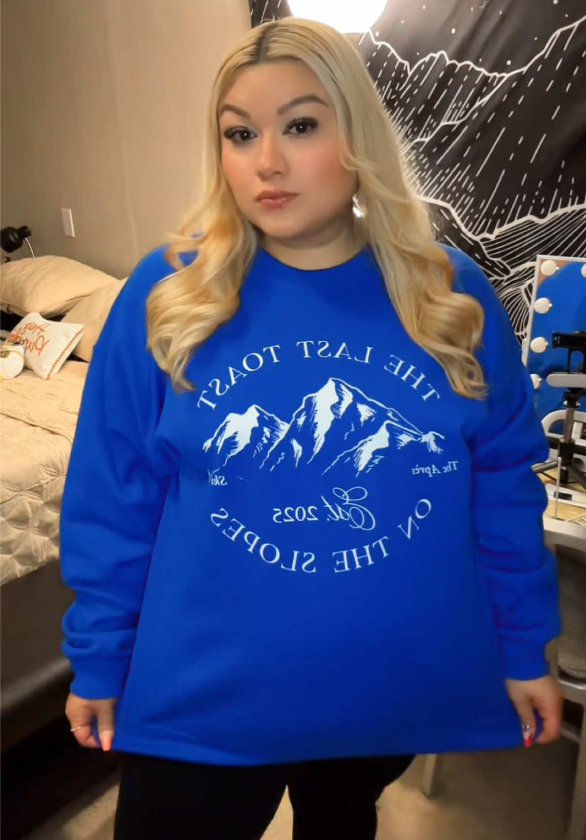 The Après-Ski Club Last Toast on the Slopes Sweatshirt 2025 in Royal Blue #fyp #sweater #fashion #ski #skiclub #fashiontiktok #apres #apresski #toast #cheers #2025 #celebrate #TikTokShopLoveAtFirstFind #fyp #influencers #tiktokshop #finds 