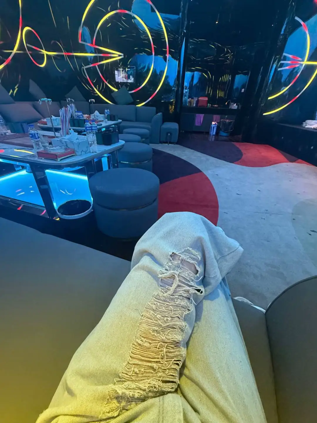 Tuyển KTV Phnom pênh và Long bình. Ứng trước tiền ăn Tết từ 1000-10.000$ không lãi suất tùy ngoại hình. Công việc ổn định, khu biệt lập an toàn. *) • liên hệ tele :@xiao_baobie #uocduoclenxuhuong #tuyendungvieclam #pômpênh #cambodia 