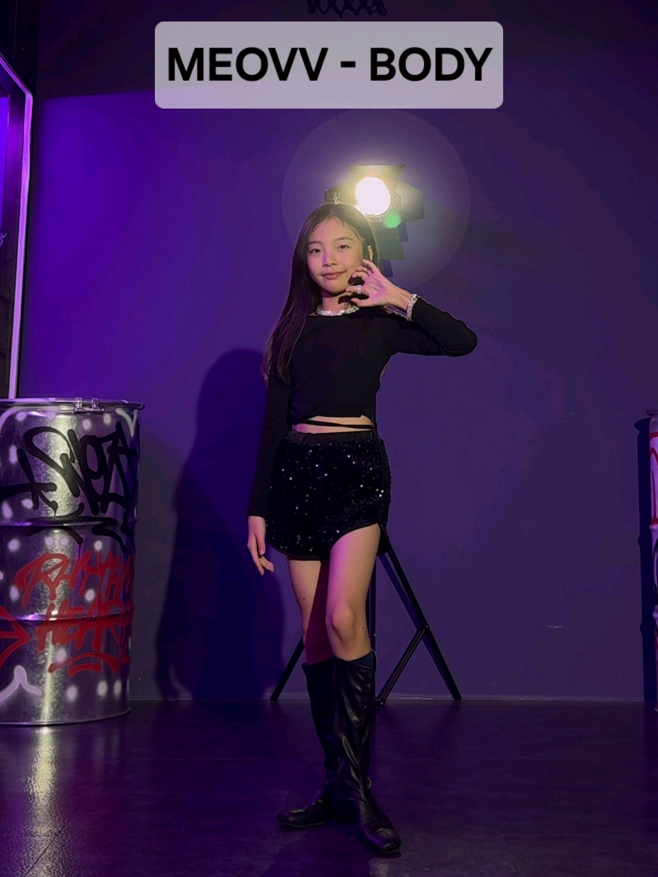 10살 로아의 커버댄스 #MEOVV#BODY#meovv_body #미야오 #meovvchallenge 