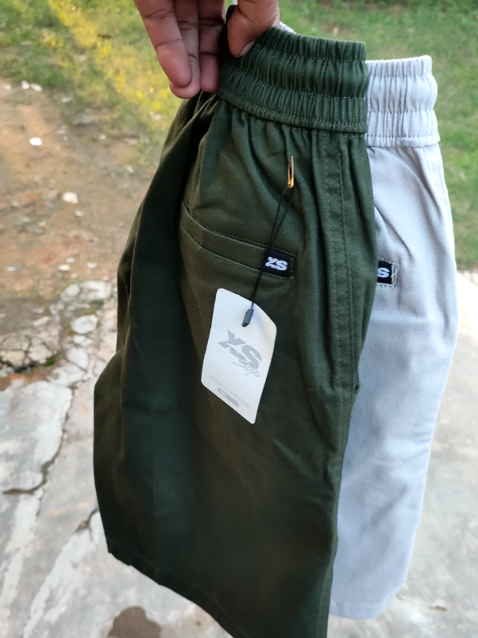 Celana pendek bahan twil dengan cuttingan slimfit buat tampilanmu lebih keren😎 #celanapendek #boardshort #shortpants #OOTD #outfit #fashion #fypシ 