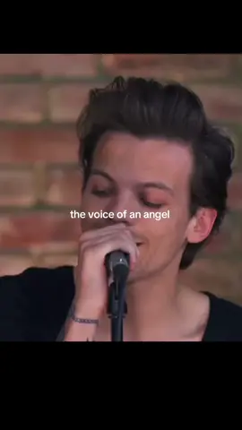 His voice is so special I feel like an angel is singing 🥹#louistomlinson #louies #louistomlinsonvideos #louistomlinsonedit #onedirection  #directioner  #walls  #fitf  #proud  #harrystyles #niallhoran  #zaynmalik  #creatorsearchinsights 