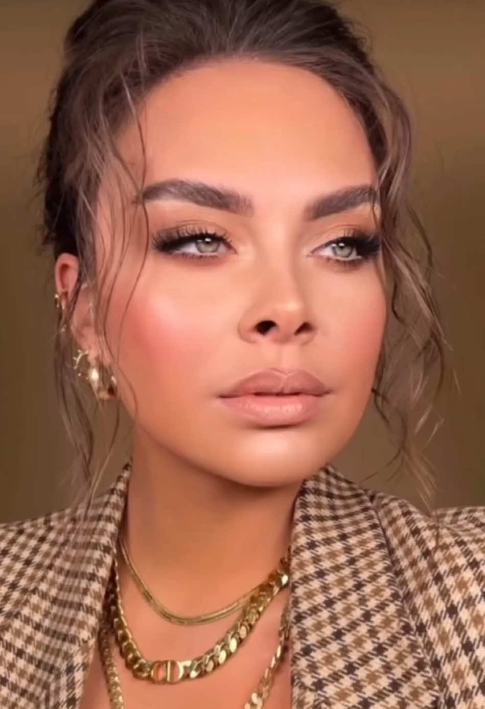 Wu lala…pretty lifting #faceliftmakeup #liftingtape #makeup #fashion #facelifthack #fyp #girl #women #beauty 