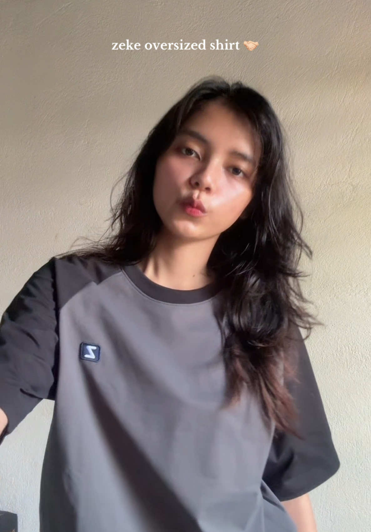 love this shirt so much — the fabric, the fit is just giving 😩💅🏻 #zekeshirt #oversizedshirt #unisexshirt #zekeoversizedshirt #fashiontok #fashiontiktok 