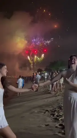 Can't think of a better way of celebrating New year's than a kiss with your girlfriend 🏳️‍🌈#lesbian #wlwcouple #fyp 