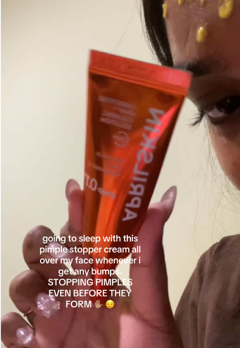 rather than having to deal with the stubborn dark spots pimples leave behind i’d rather prevent them from even FORMING 😀 especially when i get my acne breakouts and i feel that bump OMMMMYYYY #skincaretips #kbeauty #acne #pimples #clearskin #acneskincare #spottreatment #koreanskincare #acneproneskin 