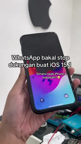 5 Mei 2025 nanti, WhatsApp bakal berenti beroperasi buat iOS 15.1 dan sebelumnya gaes! nah iPhone lama yang terdampak ngga bisa lagi buka WhatsApp nanti itu: - iPhone 6s, dan iPhone 6s Plus - iPhone SE (generasi pertama) - iPhone 7 dan iPhone 7 Plus - iPhone 8 dan iPhone 8 Plus - iPhone X
