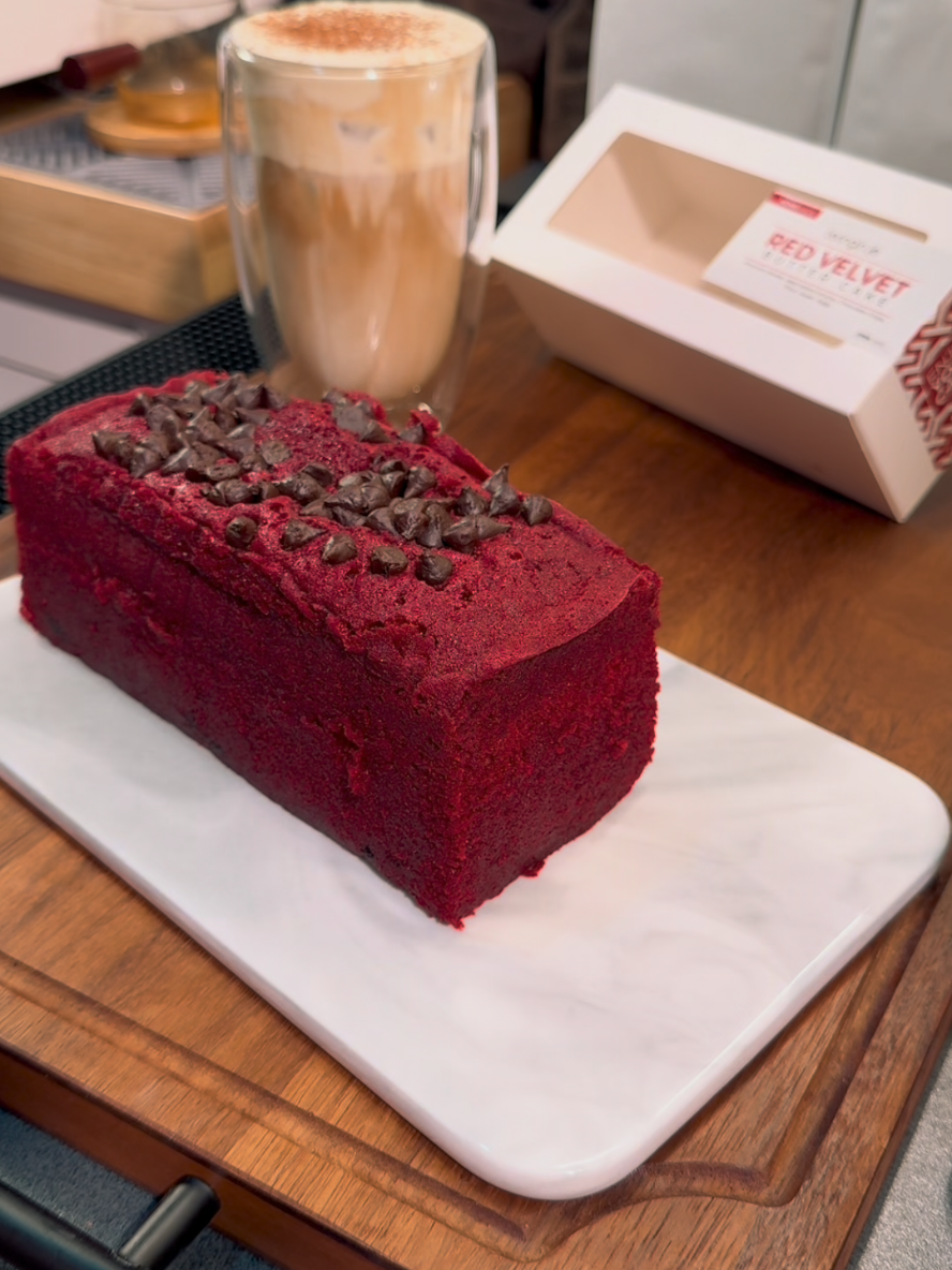 Our simple Red Velvet Butter Cake without frosting ♥️