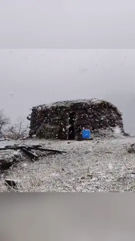 Survived in A Stone Shelter under Deep Snow #betelhem #bushcrafting #bushcraftshelter #constructionworker #snowsurvival #wintersurvival #snowstorm 