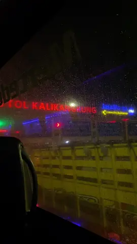 vibes hujan didalem bus malam hari #storybus #naikbus #vidiobus #liriklagu #fypシ 