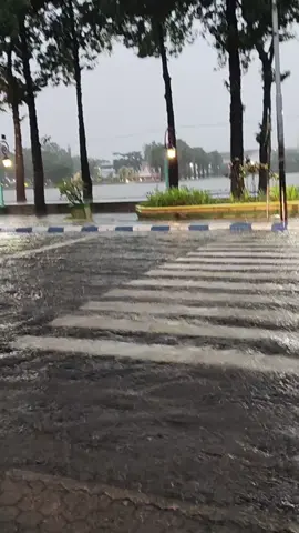 #janganpernahlelahuntukberbuatbaik  Alun-alun kota Jombang