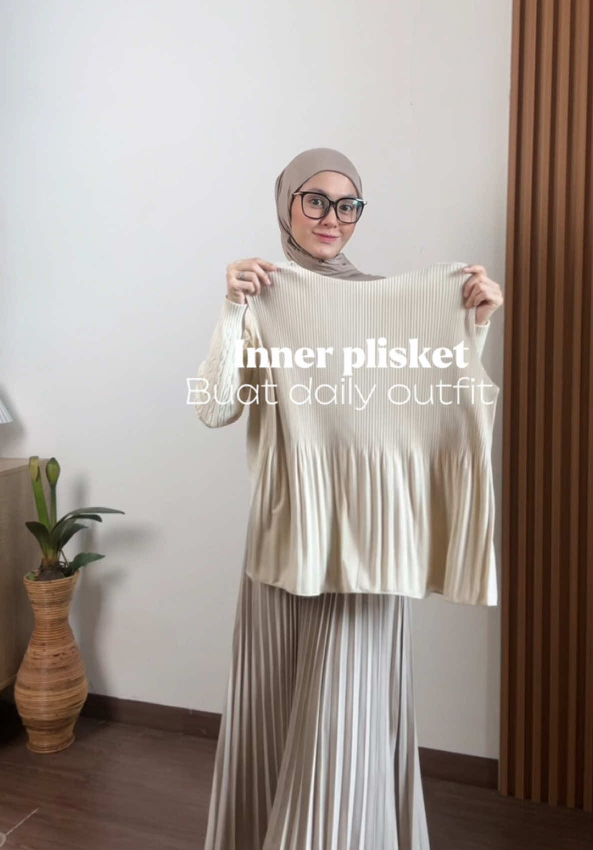 Inner plisket gini ternyata lucu banget plisss 💕buat inner cardigan atau blazer ini lucuuu bgt 😍