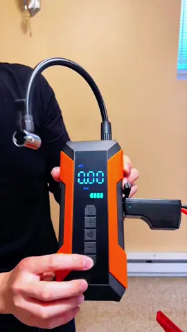 Este cargador de bateria y de llantas te saca de problemas. #cargador #auto #carro #emergencia #llantas #fyp#tiktokshop 