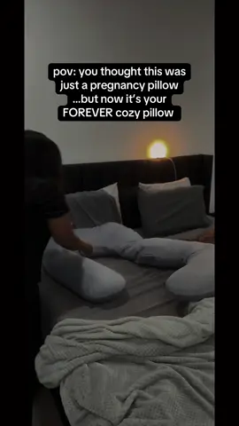 I love her down bad 🥹🫶🏽  #momcozy #pillow #pregnancy #pregnant #pregnancypillow #pregnantlife #MomsofTikTok #momlife #momtok #cozy #asmr #dogsoftiktok #fyp #foryoupage #viralvideo @Momcozy Official @momcozy 