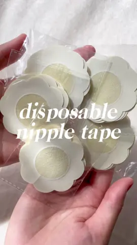 Super madikit!! Tinry ko last week when I attended a wedding, suot ko yung disposable nipple tape from early morning to late evening since part ako ng entourage. I love it, kapit na kapit! 😂👌🏼 #disposablenippletape #wardrobeessential #wardrobeessentials #girlygirlmusthaves #musthaveforwomen 