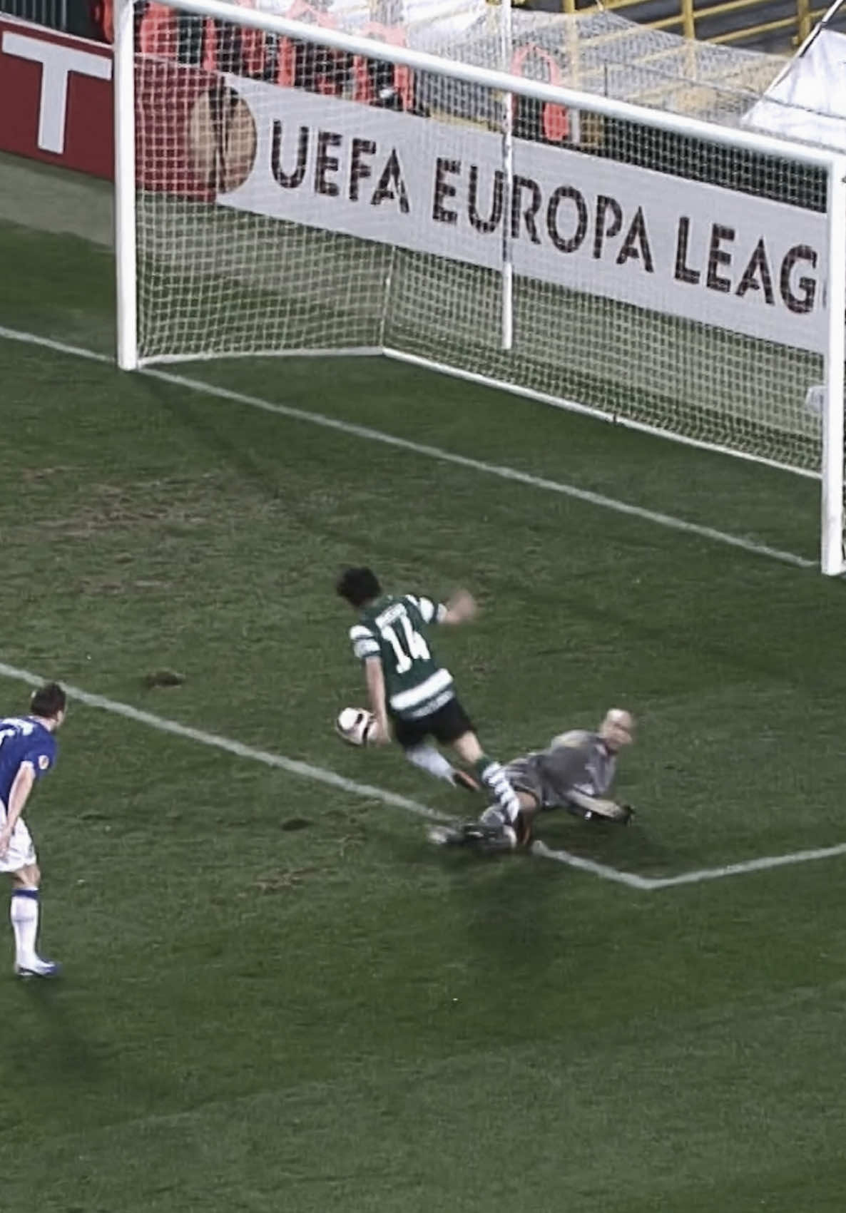 Craziest skill of all time 🥵 #UEL 