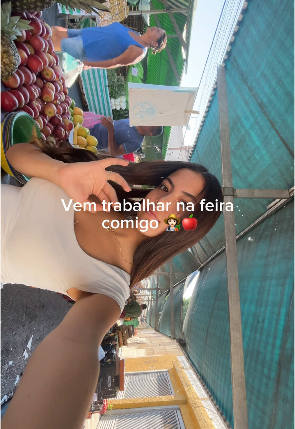 Vem ver como é um dia de trabalho na feira 🍎👩🏻‍🌾🌟 gostam de vídeos assim? #umdiacomigo #dailyvlogs #routine #rotina #adayinmylife #Vlog 