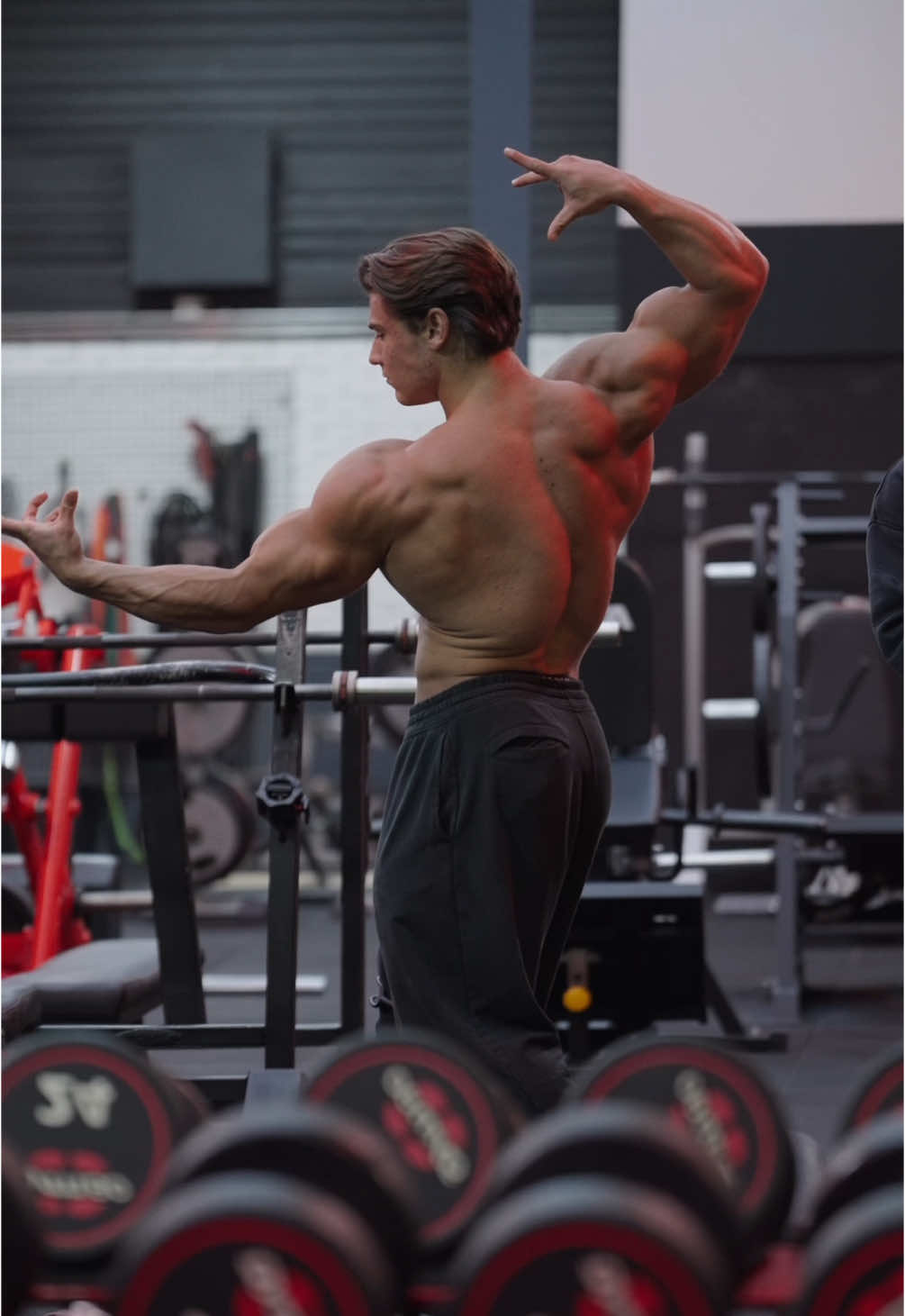 17 weeks out now . Code “MATHIEU10” @gymshark Code “MATHIEU” @esncomnl ~ Coaching 🏆 link in bio 🙏 #bodybuilding #posing #classicphysique 