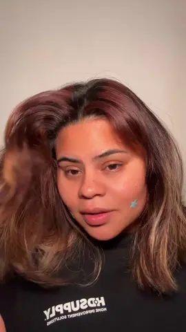 You can dye your hair at home with an herbal formula that doesn't harm your skin.#HiddenGems #makeup #hairstyle #hairdyeshampoo #salon #hairtok #ECO #wineredhair #LaPuraCrema 