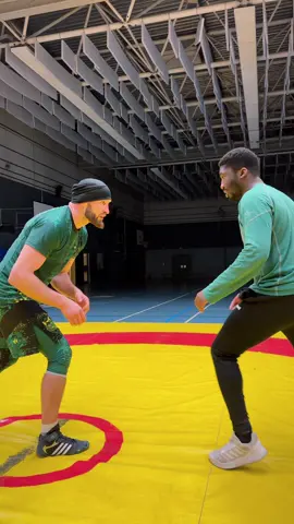 Name of the Move in comments plz👇❗️ Ringen: Name des Zuges in die Kommentare 👇❗️ #RingerTechniken #RingerTraining #ringenlernen  	•	#RingenTechnik 	•	#RingerStärke 	•	#RingerLifestyle 	•	#RingerMoves 	•	#Freistilringen 	•	#GriechischRömisch 	•	#RingerSkills 	•	#WrestlingTechniques 	•	#WrestlingMoves 	•	#WrestlingSkills 	•	#AmateurWrestling 	•	#FreestyleWrestling 	•	#GrecoRomanWrestling 	•	#WrestlingDrills 	•	#WrestlingTraining 	•	#CombatSports #doblelegtakedown #takedown #вольнаяборьба #lutte  	•	#ExplorePage 	•	#Viral 	•	#SportMotivation 	•	#AthleteLife 	•	#TrainingGoals 	•	#SportsCommunity 	•	#RingenCommunity