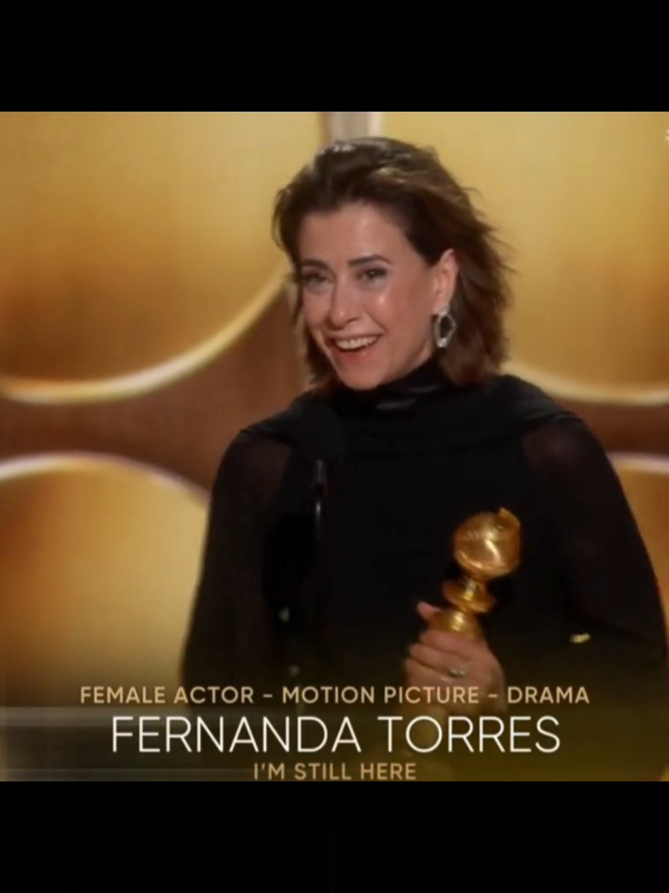 Globo de ouro merecido. Grande Fernanda Torres! #foryoupage #foryou #aindaestouaqui #fernandatorres #fernandamontenegro #globodeouro #fyp 