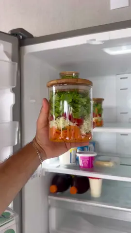 • salada de pote é perfeita pra organizar sua rotina, vamos fazer? #salada #saladadepote #saladaprasemana #organizandodieta #dieta #organizacaoderotina #dicafit #dicafitness 