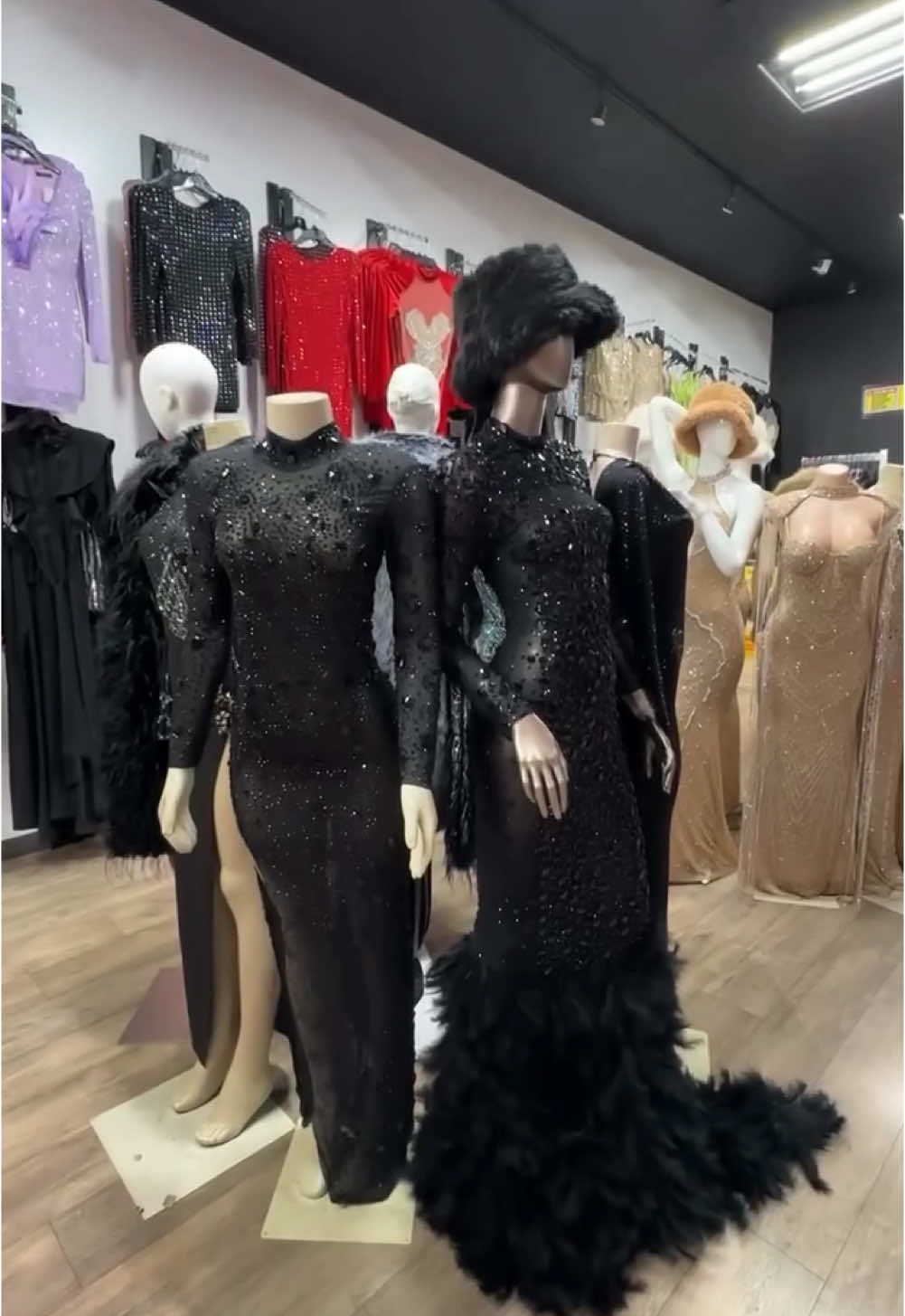 ✨ 2025 is calling with Diva Vibes! ✨ Get ready to shine because @collections.by.ruby has all the gems you need to make a statement! 💎✨  📍 Visit us at @thesanteealley - 1025 Maple Alley, 1036 1/2 Santee Alley, LA CA 90015 and step into your fabulous future!  #DivaVibes #FashionGems #SanteeAlley #ShopLocal #2025Fashion