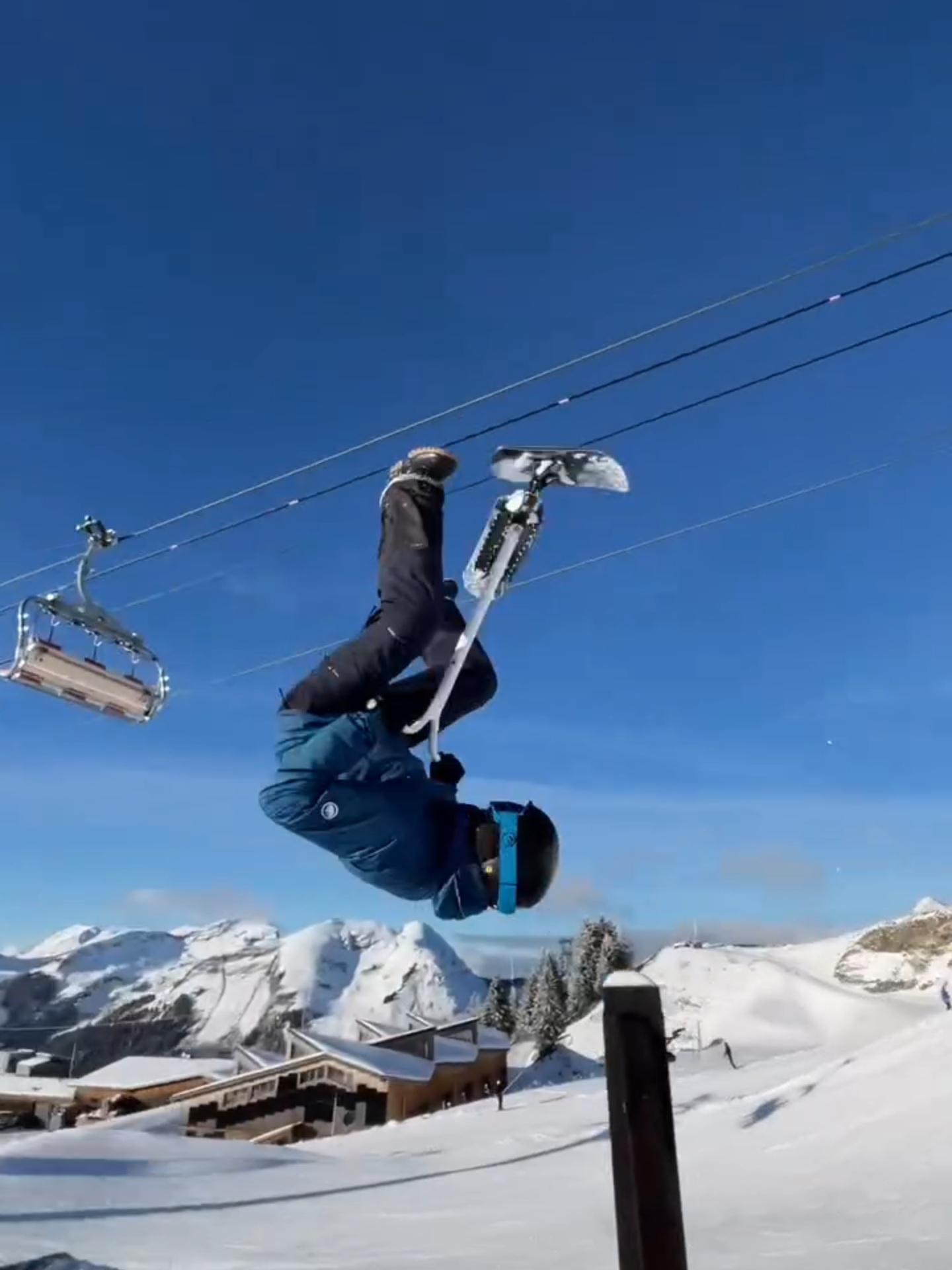 Snowboard? ❌ Snowscoot! ✅ (IG🎥: @ereticsnowscoot) #Unreel #Extreme #Sendit #Scooter #Snowscooting