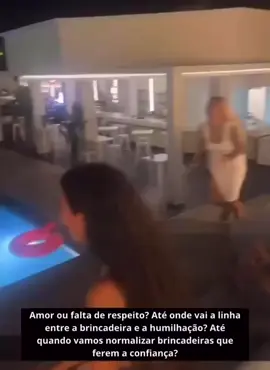 Brincadeira ou falta de respeito? . No vídeo, uma mulher confia plenamente em seu marido, mas ele a surpreende com uma atitude que muitos podem chamar de “brincadeira”. Mas será que gestos assim realmente são amor? Ou passam do limite do respeito? • O que você acha: • Até onde as brincadeiras no relacionamento são saudáveis? • Você já viveu algo parecido que te deixou desconfortável? Comente aqui! Vamos conversar sobre como fortalecer os relacionamentos sem abrir espaço para atitudes que ferem a confiança e a parceria. . Lembre-se: respeito nunca é negociável em um casamento.