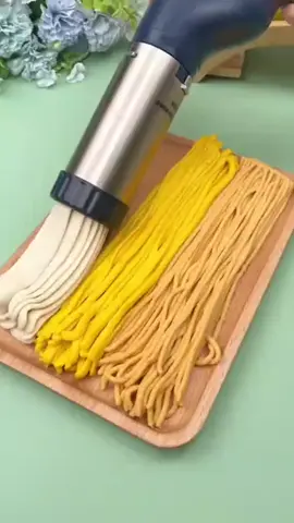 آلة المعكرونة الكهربائية المحمولة: سهولة وسرعة في التحضير   حضّر المعكرونة الطازجة بسرعة وسهولة مع آلة المعكرونة الكهربائية المحمولة. بفضل تصميمها الصغير والمحمول، يمكنك استخدامها في أي وقت وأي مكان. مصنوعة من الفولاذ المقاوم للصدأ، تضمن لك متانة وأداءً يدومان طويلاً. متعددة الاستخدامات لتحضير المعكرونة وحتى النقانق بسهولة.    🚚 توصيل سريع في غضون 2 إلى 4 أيام! للاستفسار عن السعر أو الطلب، اضغط على الزر أسفل الفيديو: (تسوق الآن)،(Acheter) اطلب الآن واجعل تجربة الطبخ أكثر متعة وسرعة!   #آلة_المعكرونة #تحضير_المعكرونة #سهولة_وسرعة #مطبخ_عملي