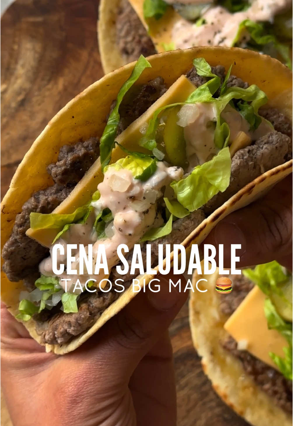 tacos al estilo big mac 🍔🤍 un acierto seguro!!!!  ingredientes para la salsa:  -2 cdas de yogurt griego 0% (sin azúcares) -1 cdita de ketchup sin azúcares  -1 cdita de mostaza dijon  -pepinillos cortados  si los haces me cuentas que tal !!! 🤩 #recetasfaciles #ideadecena #cena #recetassaludables #fit #recetasfit #healthyfood #fyp #parati 