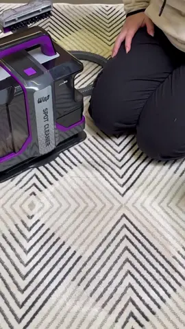 💥 Promoção Imperdível!!!!💥  Extratora Higienizadora Portátil Wap W3 Uma ferramenta prática e eficiente para limpar profundamente colchões, sofás e outras superfícies. Com sua potência e capacidade, ela remove manchas e ácaros, deixando seus móveis higienizados.. Características técnicas:  • Tensão: 127V ou 220V  • Motor: Universal  • Filtro: Espuma  • Vazão da bomba: 40 ml/min  • Cor: Cinza e roxo  • Dimensões: 37 x 26,5 x 38 cm  • Peso: 4,5kg  Você não vai acreditar no preço desse produto!  Click No Link Que Está Na Bio🤩 ⚠️ Oferta válida por tempo limitado! . . . . .  #ExtratoraHigienizadora  #WAP  #WapW3  #LimpezaProfunda  #Higienização  #CasaLimpa  #Prática  #Eficiente  #Tecnologia  #Inovação