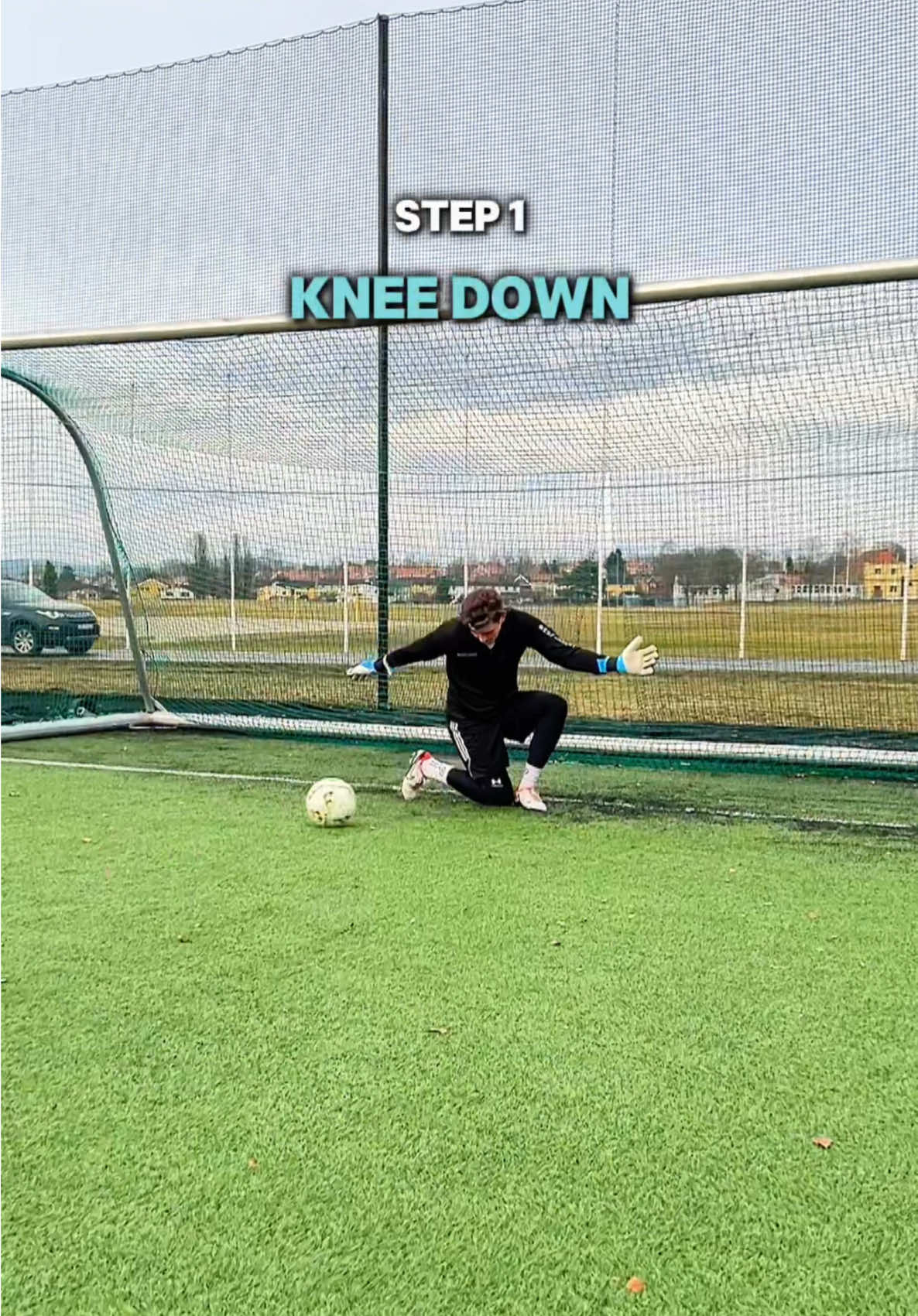 Elevate your low saves with this PRO technique 💪 @West Coast Goalkeeping  #gk #goalkeeper #gktraining #progoalkeeper #viral #fyp 