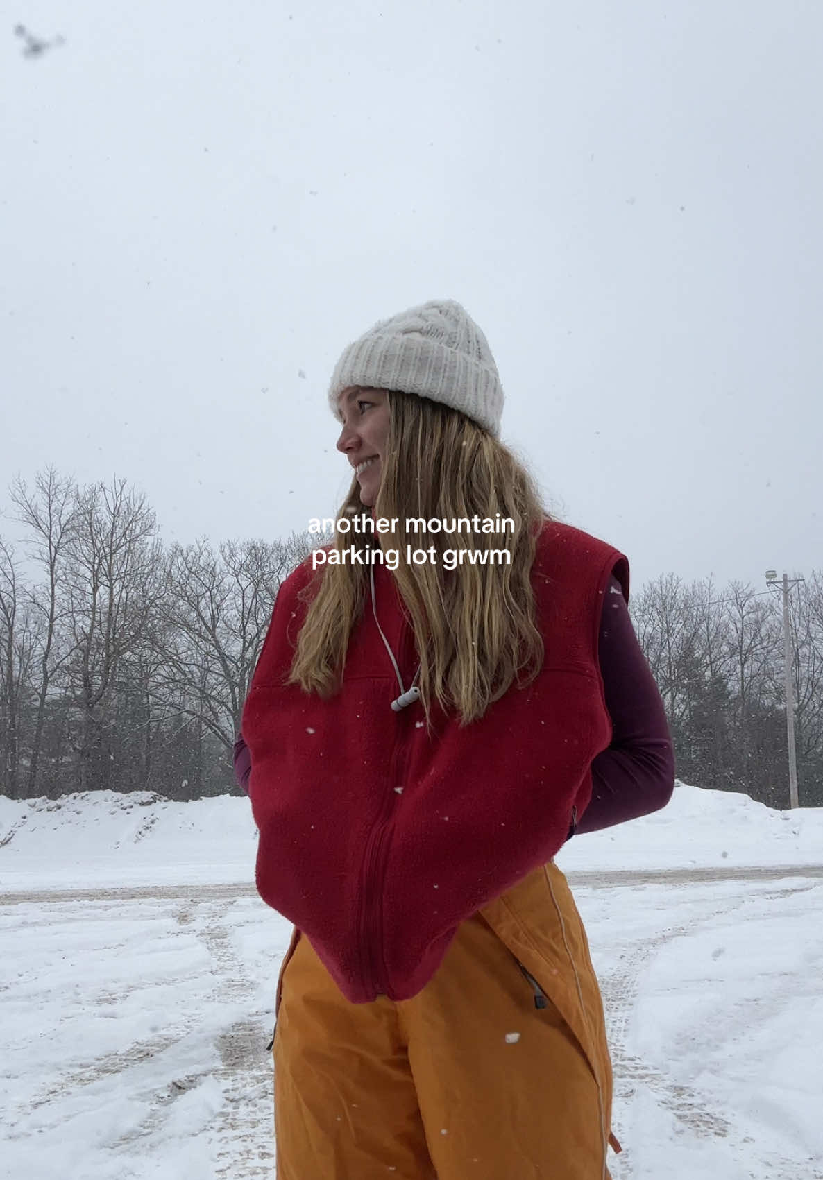 It’s a good day for a good day. Ps these pants will be my entire personality for the next few #vermont #okemo #skitrip #snowday #snowboarding #snowboardingoutfit #OOTD #grwm #mountains 